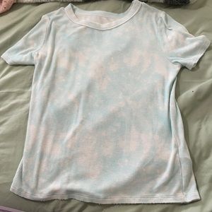 White and blue Kohl’s extra small T-shirt
